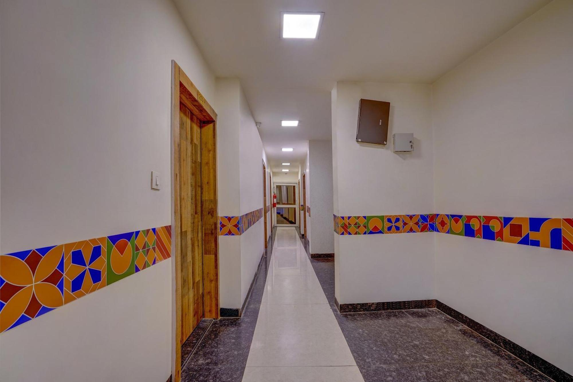 FabExpress Travellers Inn Lucknow Extérieur photo